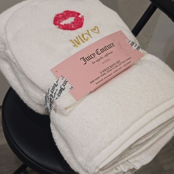 Juicy Couture Home Lips Logo Print 3-PC Bath Set - Picture 4 of 5